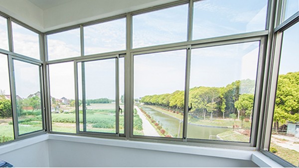樓上樓門窗 | 專業(yè)安裝的高端鋁合金門窗伴你溫暖過冬！