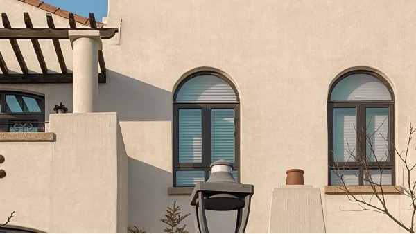 你還在購(gòu)買看起來(lái)沒(méi)問(wèn)題但不實(shí)用的鋁木復(fù)合門窗嗎？