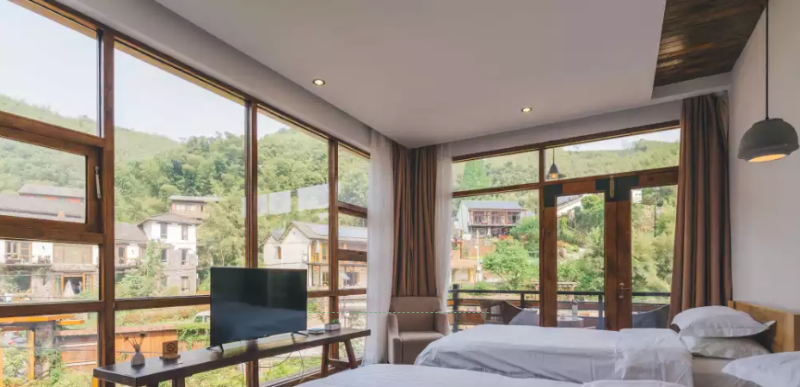 想知道鋁木復(fù)合門窗和鋁包木門窗哪款更適合你嗎？