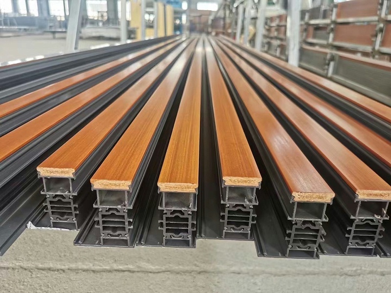 健康鋁木門窗流行的原因是什么？裝在室內(nèi)好看嗎？需注意什么問題？